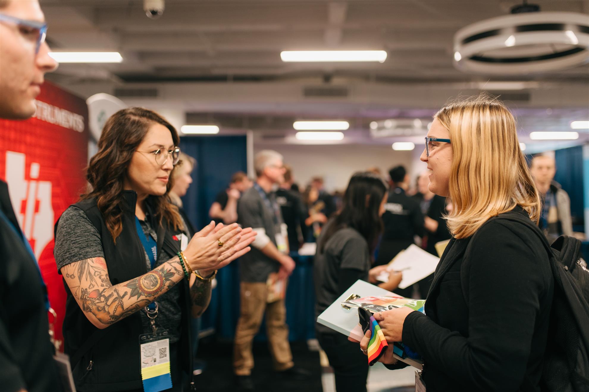 Conference 2019 - Two people talking to each other